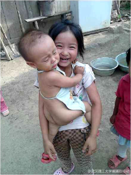 7��17�գ����������Є�(d��ng)���F(tu��n)�(du��)��η��(du��)��(du��)֧�̵ĺ��ӂ��M(j��n)���˼��L�����o���ӂ���ȥ�˺�(ji��n)�ε�������һ���(du��)�T�f(shu��)�����F(xi��n)�ڽK���˽⺢�ӂ�?y��u)�ʲô�?hu��)�t����߀�О�ʲô���С�С���֡���С�������@���ɽ·��ĺ��y�����еĺ����όW(xu��)ǰ߀���Ƚoţ��ݡ������D�ϵ�СŮ���mȻ���g����������ܵ��ѽ�(j��ng)ʮ�֋�����