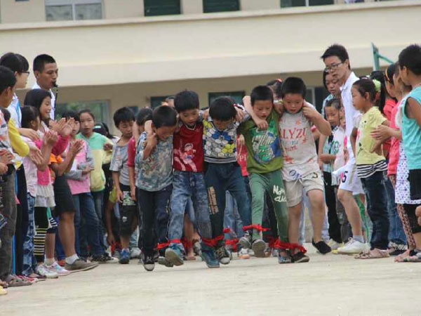 7��28�����V�|�̌W(xu��)Ժ��С�ٟ���ɽ�^(q��)���W(xu��)����֧���������С�W(xu��)�e�k���\�ӕ����mȻ���ز�δ�޽�����������꠆T��Ŭ���ͺ��ӂ���ƴ�������\�ӕ��A�M�Y(ji��)�����D�麢�ӂ��ڱ�ِ�ЈF�Y(ji��)�f(xi��)��������������