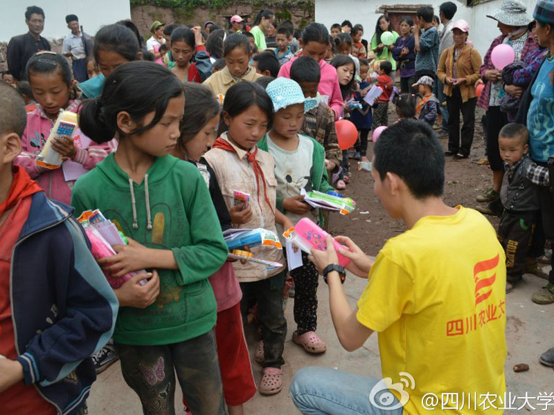 7��28������(j��ng)�v��2��(g��)��С�r(sh��)��ɽ·���Ĵ��r(n��ng)�I(y��)��W(xu��)����·ꖹ⡱�F(tu��n)�(du��)�I���Đ������Y���(du��)�T�ʹ���Ĺ�ͬŬ�����\(y��n)���˴������K���͵��˺��ӂ���������