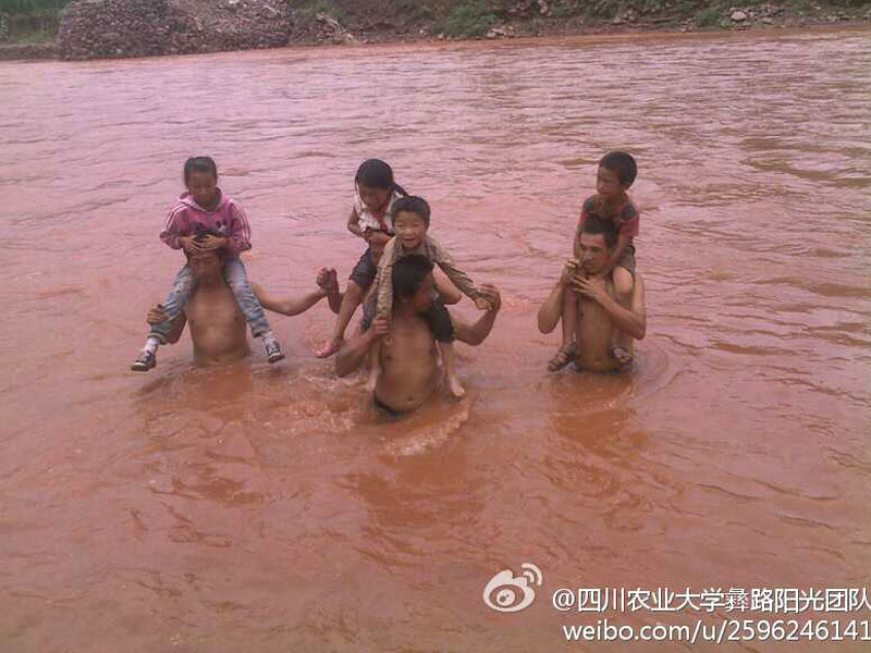 7��17�����Ĵ��r(n��ng)�I(y��)��W(xu��)����·ꖹ⡱�F(tu��n)�(du��)����������ɽ��ϲ�¿h�ɺӿ��(zh��n)�_չ֧�̻��(d��ng)���ɺӿ��(zh��n)��̎ƫƧ��ȫ��ĺ���ÿ�춼Ҫ���Ѓɂ�(g��)��С�r(sh��)�όW(xu��)��;����Ҫ���^һ�l30�׌��ĺ������D������W�����Ӷ��^�R����ĺ�����