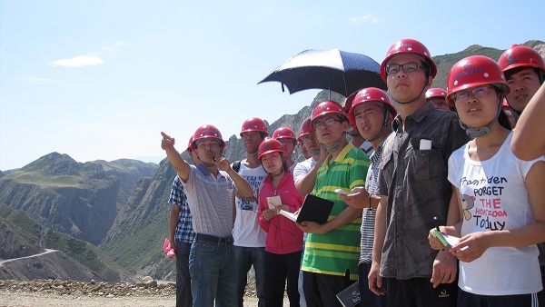 7��9����ʯ���Ӵ�W��������顱�F꠵ڶ���ǰ����˹����ˮ���м~�����������{(di��o)�п�˹����ˮ���м~���̵ĵ��|��r���D��꠆T�����J�� ȡ�����ώ����v����