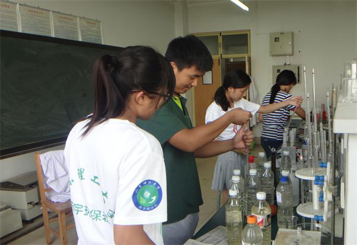 ꠆T���ڌ���Ҍ��ɼ��؁���ˮ���M�Ќ�����,������Ҫ����ˮ�ӵ�PH����ȡ�늌�(d��o)���������ȹ����ָ�˵ęz�y����(sh��)��(j��)�M��̎����