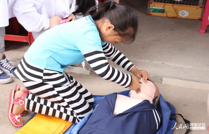 ���ӂ���־Ը�ߵ�ָ��(d��o)�£��W(xu��)��(x��)����M(j��n)���˹�������