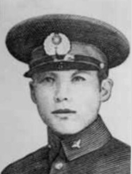 鐺��ģ�1916�꣭1937��8��17�գ����|�����(zh��n)������܊��5���մ��(du��)�w�ІT�� ����һ�ˡ���׃�����܊����У���ڮ��I(y��)��1937��8��17�������ٵ�����(du��)�Zը�Ϻ����Ĵ�·��܊�܊˾��r(sh��)�����ձ�܊�(du��)֮�����ړ������C(j��)������鐺�����������딳����┵(sh��)ʮ���ձ�ʿ���������񽵣�鐺��Ĳ�������(d��ng)�����w�ІT����֘�����������܊��֮�������һ�w�ӏ��Ԛ�ѳ����������������һ����������Ӣ�ҡ�