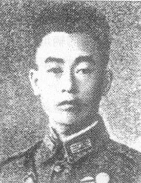 ����t��1905��9�������F��ʡ�󲨿h����1926���������S��܊�ٌW(xu��)У��5�ڲ����ƌW(xu��)��(x��)��1937��������t�����ʲ�������������������(zh��n)��ؓ(f��)؟(z��)���ؼζ�һ�������˔��˶���M(j��n)����������(hu��)��(zh��n)�󣬗���t�����ʲ��D(zhu��n)�Ƶ����֮����(zh��n)���_ʼ�Γ����(d��ng)����܊�{(di��o)����(y��u)�ݱ�����������t�c������ʿ�����ڽ��u�I(l��ng)������t��������ʿ���c��܊����(zh��n)������ҹ�� 1939��2��������t�����ʲ�������𣨲����䣨������·������܊�������Ď��F(tu��n)����(zh��n)�������ұ���������������ѳ����