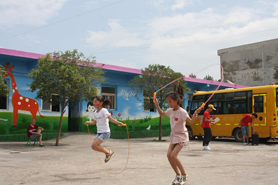 ���Ϲ��I(y��)��W��(j��ng)���Q(m��o)�׌WԺ����ϵ�P�h�������ж�������������`꠵�����ʡƽ�ɽ���P�hѦ���(zh��n)���Ӝϴ���ӢС�W�_չ֧�̻�����e�k��ӢС�W��һ��Ȥζ�\�ӕ���׌�W���w���W��ƥ�˾������D�����K��ِ��