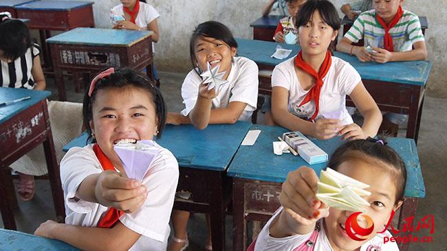 ���ϿƼ���W(xu��)��һ��һ·���x��(w��)֧���c����(zh��n)��ؚ�{(di��o)�Ќ�(sh��)�`�F(tu��n)��������ꖿh��¹ɽ�(zh��n)�u�ŸG���_չ�x��(w��)֧�̺ͷ�ؚ�{(di��o)����־Ը�߽o���ӂ��_�O(sh��)�ֹ��n�����D�麢�ӂ�չʾ�ֹ���Ʒ�����F(tu��n)�(du��)�ṩ��