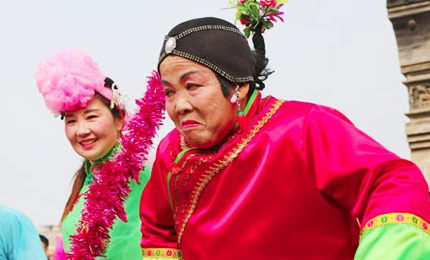 ���՝}�ϴ����һ���׻�Ӿ��ʼ������L茹�����������������Ť������2��16�գ������һ�@�죬�}�Ͽh�e�����S����ʵĽ��^�Ļ���������y(t��ng)���׶��˶�ʡ���ζ����������Ⱥ���[�´����g�gϲϲ�^������׌��(ji��)�՝}�Ǹ��ӽk����ʡ���Ԕ���� 