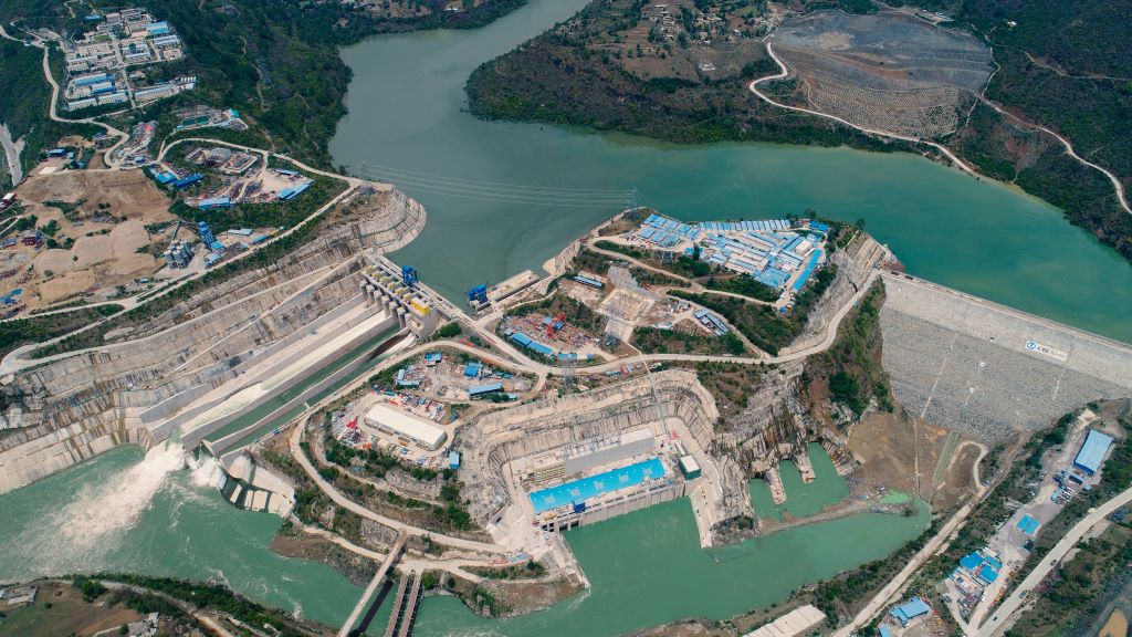 中巴經(jīng)濟(jì)走廊首個水電項(xiàng)目——巴基斯坦卡洛特水電站。（三峽集團(tuán)供圖）