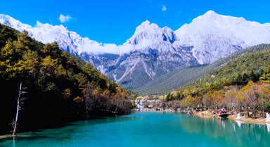 玉龍雪山迎來(lái)“顏值”巔峰