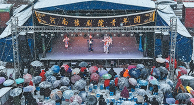 豫劇演出為何"人山人海"不輸演唱會?